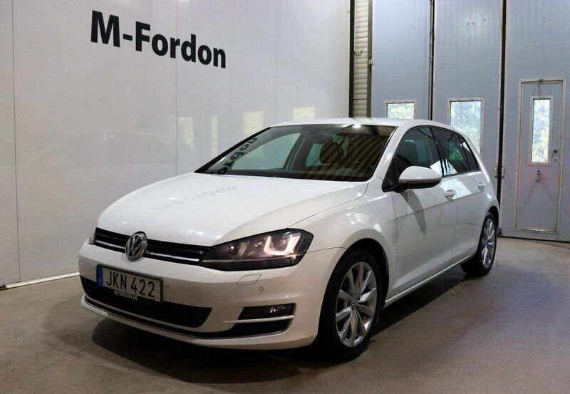 Vit Begagnad 2014 VW Golf VII Halvkombi | 159 900 kr (Marknadspris) - Bild 1/4