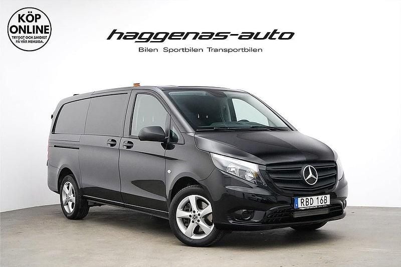 Svart Begagnad 2022 Mercedes Vito Van | 489 000 kr (Marknadspris) - Bild 1/4