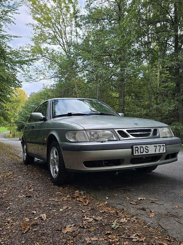 Grön Begagnad 2000 Saab 9-3 Halvkombi | 16 000 kr (Marknadspris) - Bild 1/4