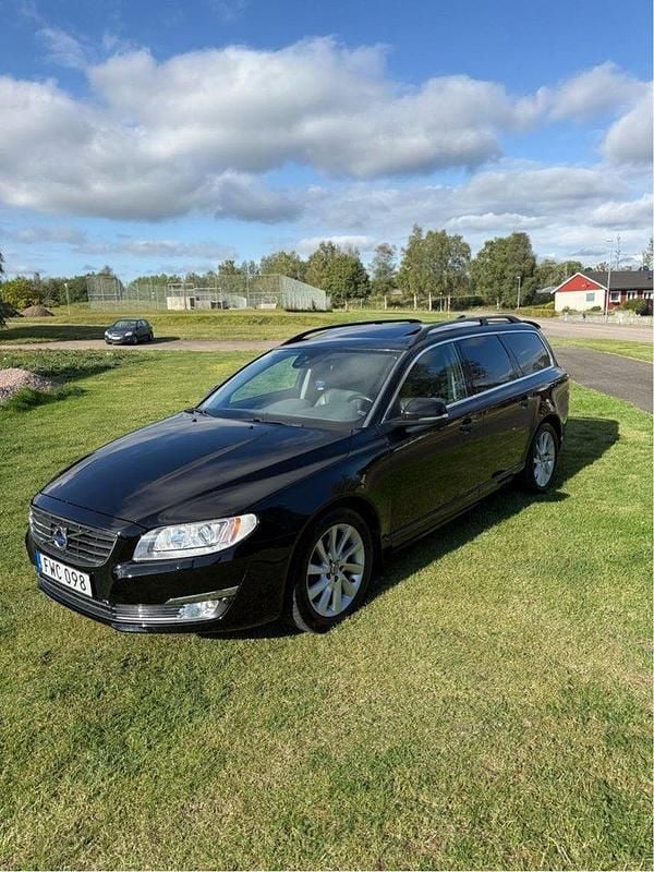 Svart Begagnad 2016 Volvo V70 Momentum Kombi | 137 999 kr (Marknadspris) - Bild 1/4