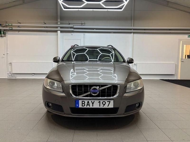 Begagnad Volvo V70 Momentum 231 HK (169 kW) 2009 Grå Kombi