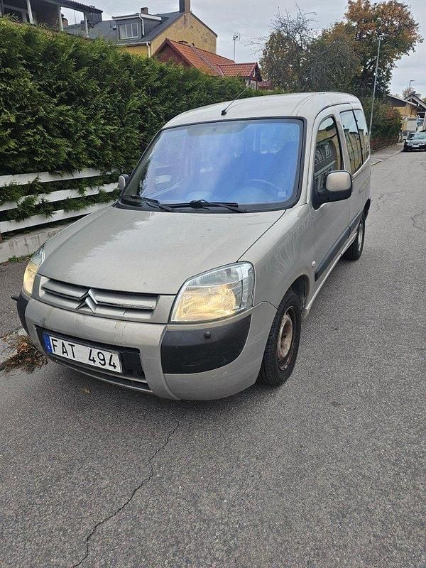 Brun Begagnad 2007 Citroën Berlingo Minibuss | 24 999 kr (Marknadspris) - Bild 1/4