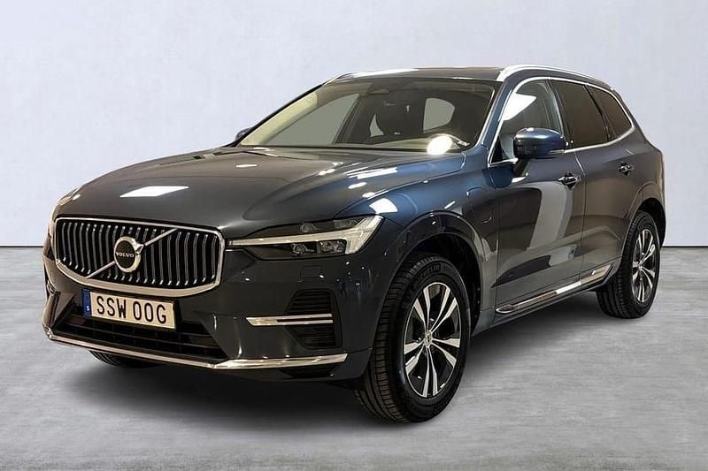 Begagnad Volvo XC60 Core 355 HK (261 kW) 2023 Blå SUV