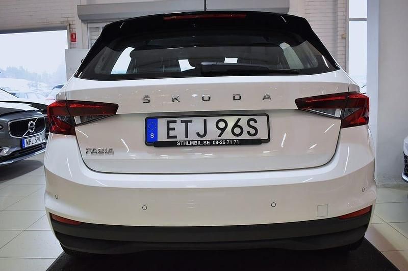 Begagnad Skoda Fabia Style 110 HK (80 kW) 2022 Vit Halvkombi