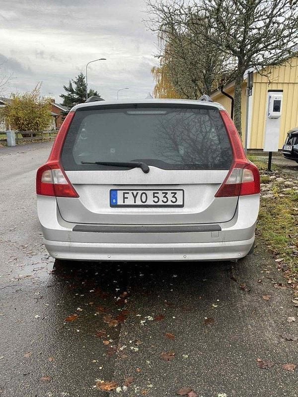 Grå Begagnad 2009 Volvo V70 Momentum Kombi | 68 000 kr (Dyr) - Bild 1/4