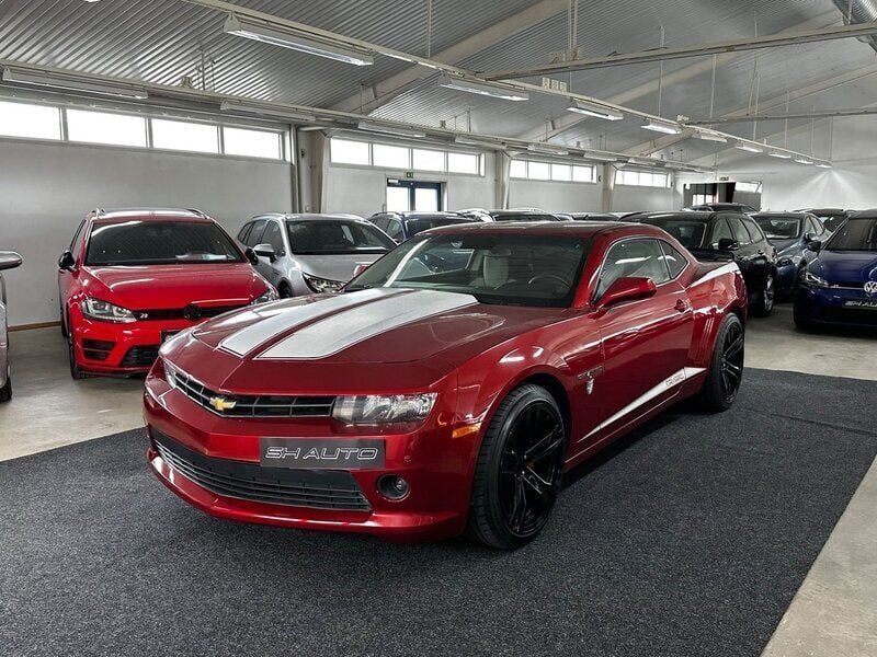 Mörkröd Begagnad 2014 Chevrolet Camaro Sportkupé | 224 900 kr - Bild 1/4