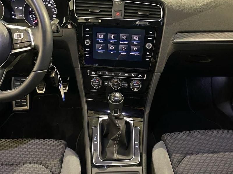 Begagnad VW Golf VII R-line 151 HK (111 kW) 2019 Vit