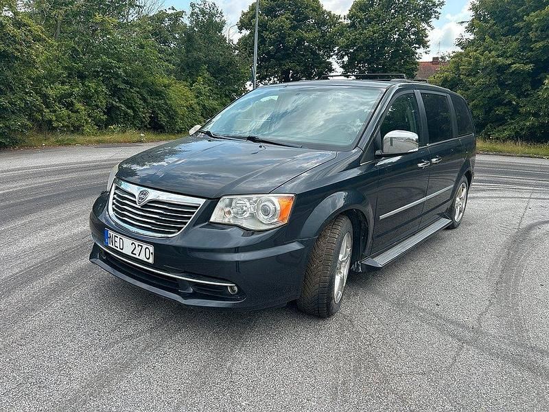 Blå Begagnad 2012 Lancia Voyager Minibuss | 45 500 kr - Bild 1/4
