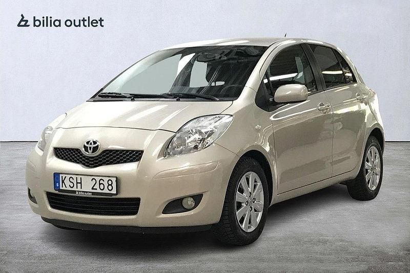 Brun Begagnad 2010 Toyota Yaris Halvkombi | 49 900 kr - Bild 1/3