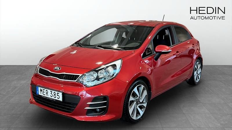 Röd Begagnad 2015 Kia Rio Halvkombi | 89 900 kr (Dyr) - Bild 1/4