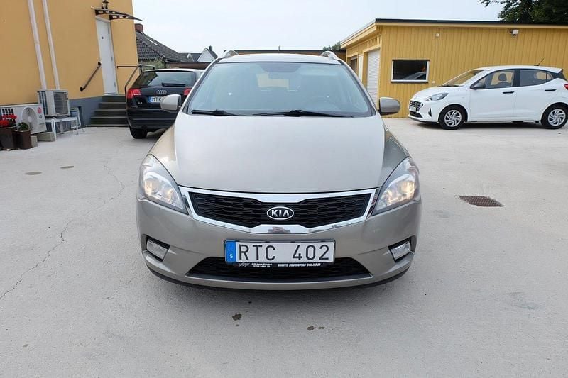 Silver Begagnad 2010 Kia Ceed Sportswagon 4 Kombi | 65 900 kr (Marknadspris) - Bild 1/4