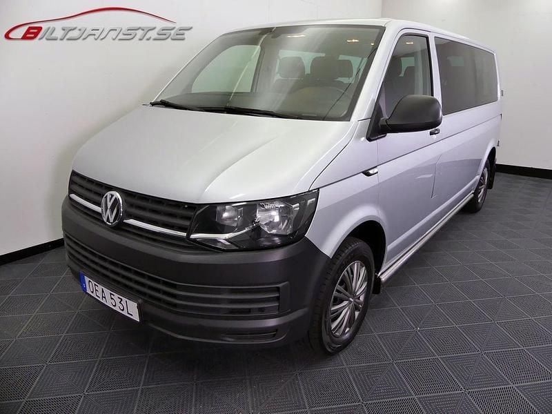 Silver Begagnad 2019 VW Caravelle Minibuss | 309 900 kr (Marknadspris) - Bild 1/4