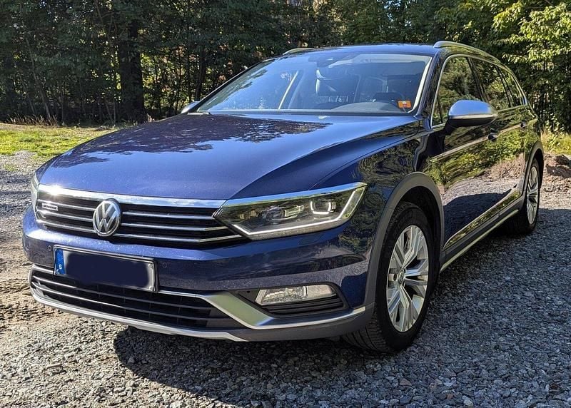 Blå Begagnad 2018 VW Passat Alltrack Kombi | 194 000 kr (Marknadspris) - Bild 1/4