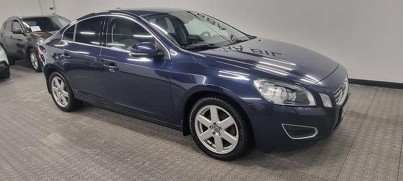 Begagnad Volvo S60 Momentum 150 HK (110 kW) 2012 Blå Sedan