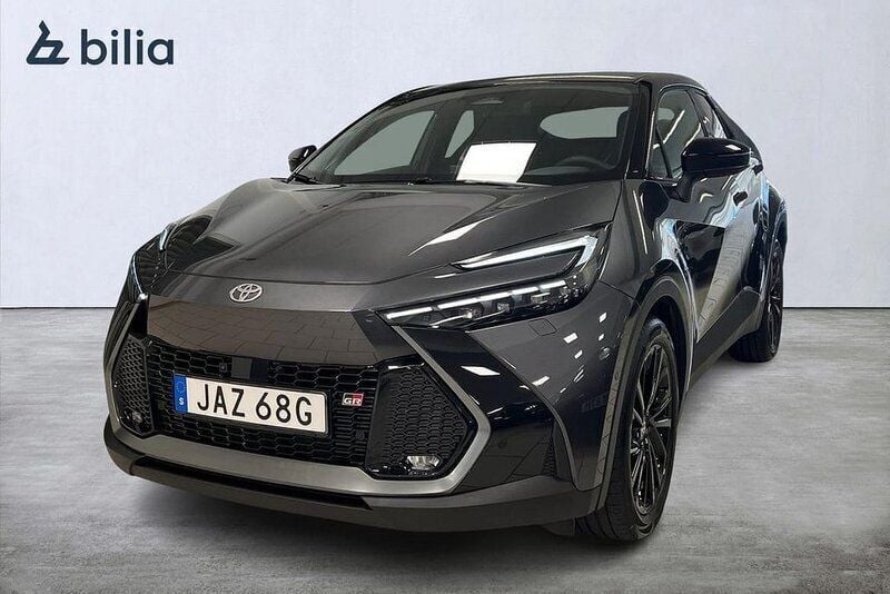 Mörkgrå Begagnad 2024 Toyota C-HR Comfort SUV | 439 900 kr (Bra pris) - Bild 1/4