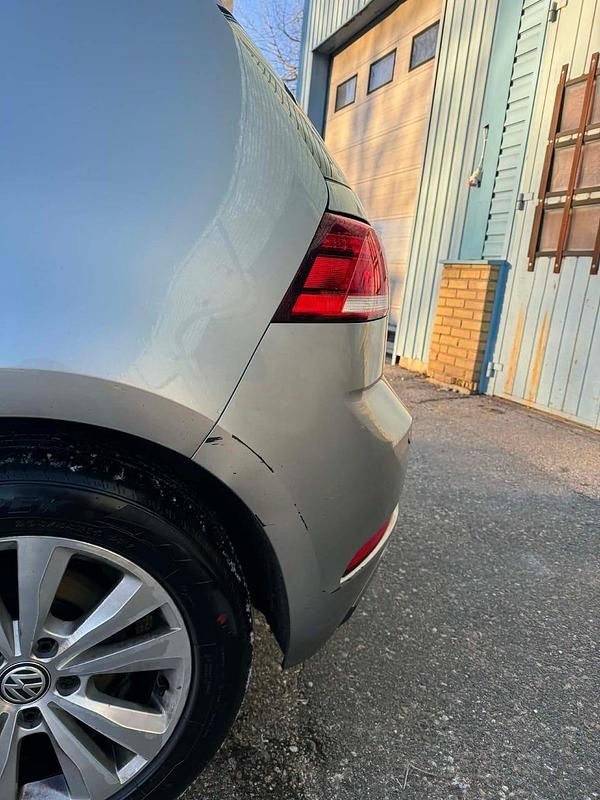 Begagnad VW Golf VII 110 HK (80 kW) 2017 Silver Halvkombi