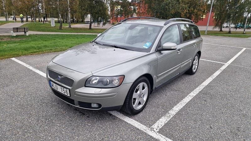 Grön Begagnad 2007 Volvo V50 Momentum Kombi | 24 900 kr - Bild 1/4