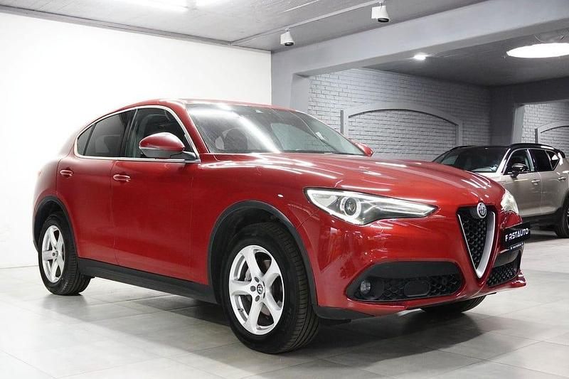 Begagnad Alfa Romeo Stelvio Super 210 HK (154 kW) 2017 Röd SUV