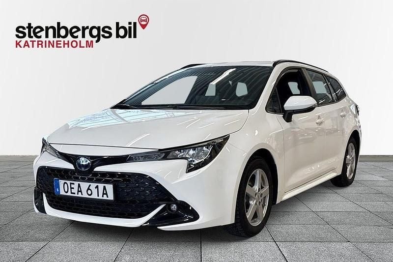 Begagnad Toyota Corolla 140 HK (102 kW) 2024 Vit Kombi
