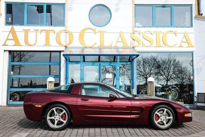 Röd Begagnad 2003 Chevrolet Corvette Sportkupé | 289 000 kr (Dyr) - Bild 1/4