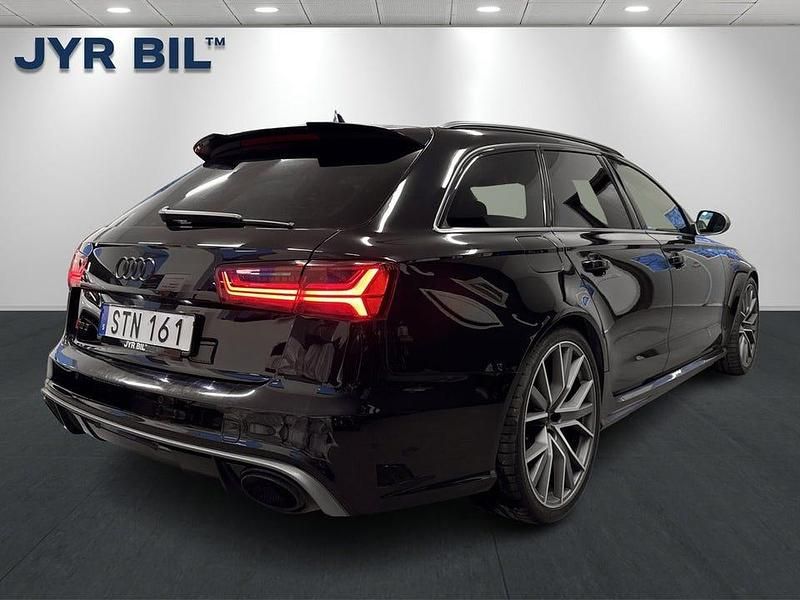 Begagnad Audi RS6 Performance 605 HK (444 kW) 2017 Svart Kombi