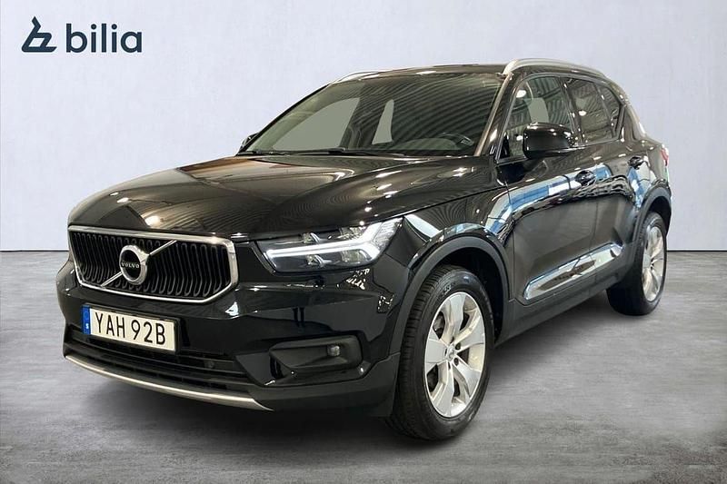 Svart Begagnad 2020 Volvo XC40 Momentum SUV | 249 900 kr (Marknadspris) - Bild 1/3