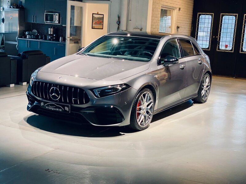 Begagnad 2021 Mercedes A45 AMG AMG Halvkombi | 539 000 kr (Marknadspris) - Bild 1/4