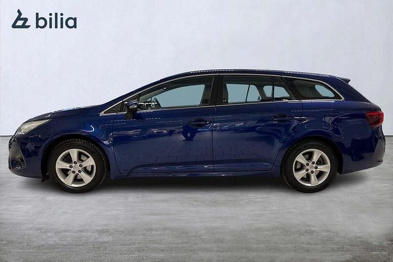Begagnad Toyota Avensis Active 148 HK (108 kW) 2017 Blå Kombi