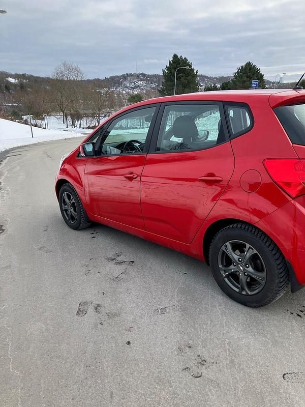 Begagnad Kia Venga 90 HK (66 kW) 2011 Halvkombi