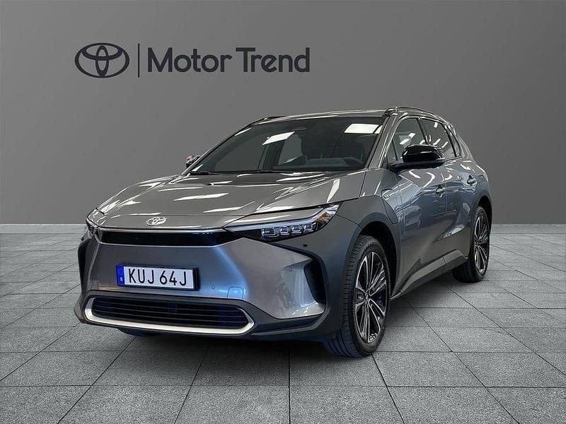 Silver Begagnad 2024 Toyota bZ4X Executive SUV | 459 900 kr (Lite dyr) - Bild 1/4