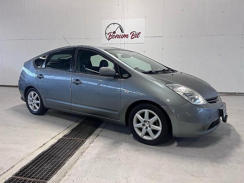 Grön Begagnad 2004 Toyota Prius Halvkombi | 36 900 kr (Marknadspris) - Bild 1/4