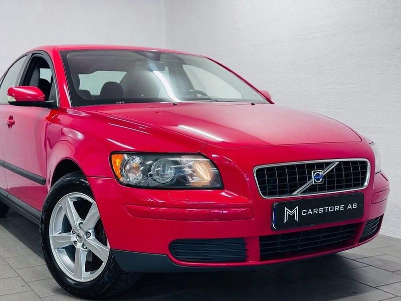 Begagnad Volvo S40 101 HK (74 kW) 2006 Röd Sedan