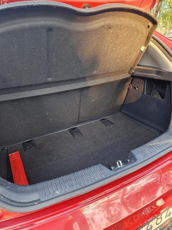 Röd Begagnad 2014 Kia Rio Halvkombi | 70 000 kr (Bra pris) - Bild 1/4