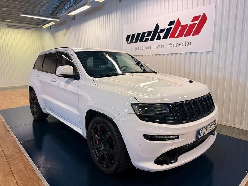 Vit Begagnad 2013 Jeep Grand Cherokee SRT SUV | 279 500 kr (Bra pris) - Bild 1/4