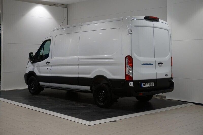 Begagnad Ford E-Transit Trend 135 kW (184 HK) 2023 Vit Van