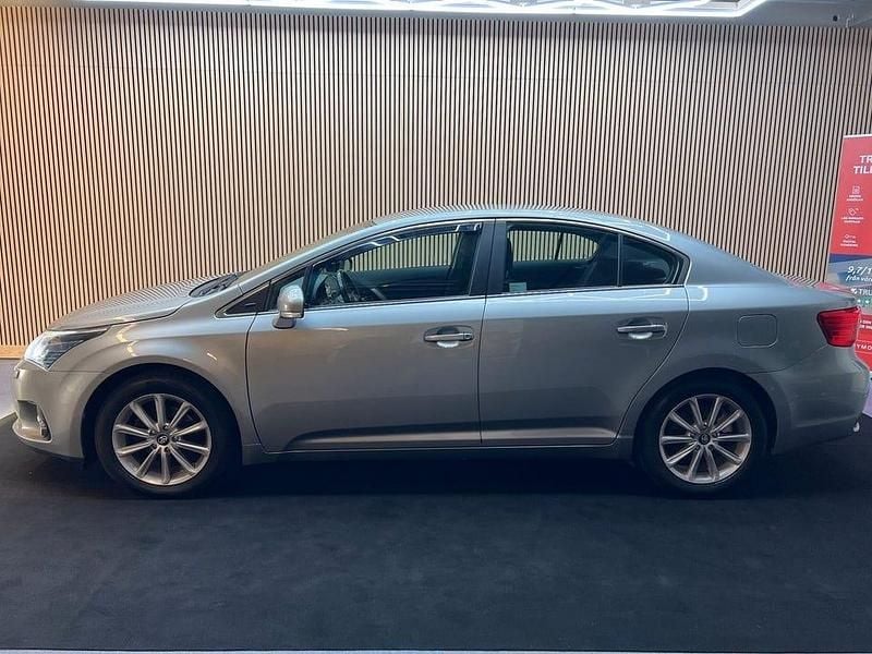Begagnad Toyota Avensis 147 HK (108 kW) 2012 Ljusgrå (grå) Sedan