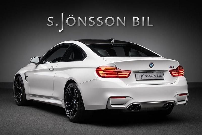 Begagnad BMW M4 431 HK (317 kW) 2016 Alpine white Sportkupé