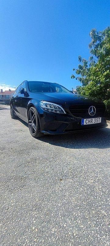 Svart Begagnad 2019 Mercedes C200 Avantgarde Kombi | 250 000 kr (Bra pris) - Bild 1/4