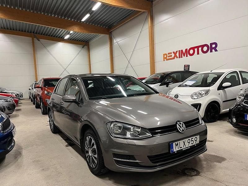 Grå Begagnad 2015 VW Golf VII Halvkombi | 89 900 kr (Bra pris) - Bild 1/4