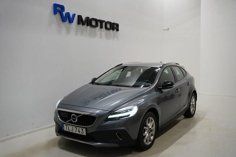 Begagnad Volvo V40 CC Momentum 150 HK (110 kW) 2017 Grå Kombi