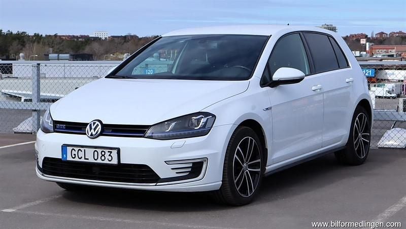 Vit samma som bilen Begagnad 2015 VW Golf VII GTE Halvkombi | 99 800 kr (Bra pris) - Bild 1/4