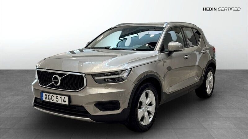 Grå (grey) Begagnad 2022 Volvo XC40 Momentum SUV | 279 900 kr (Superpris) - Bild 1/4