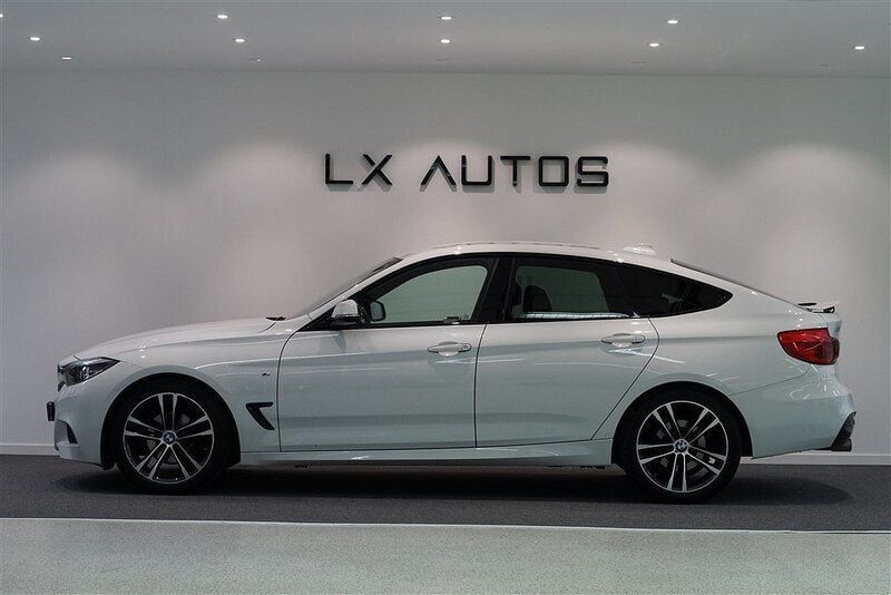 Vit Begagnad 2018 BMW 318 Gran Turismo M Sport Halvkombi | 249 000 kr - Bild 1/4