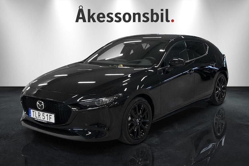 Svart metallic Begagnad 2024 Mazda 3 Exclusive Halvkombi | 339 000 kr - Bild 1/4
