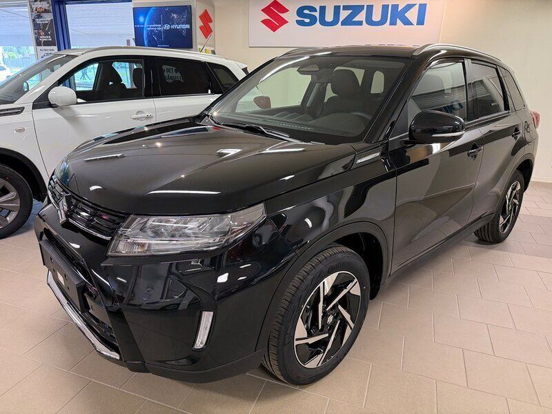 Svart Ny 2024 Suzuki Vitara SUV | 363 800 kr (Dyr) - Bild 1/4