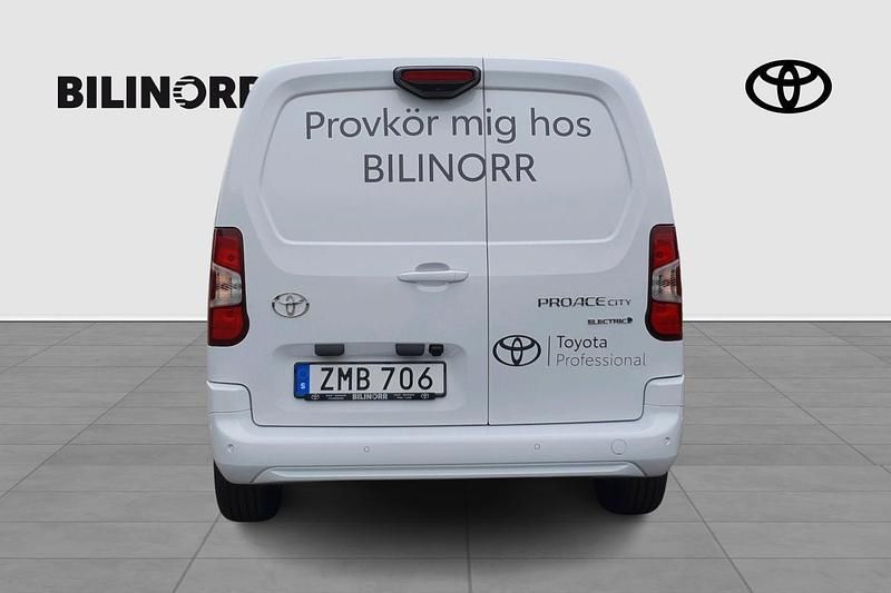 Begagnad Toyota Proace City City 100 kW (136 HK) 2024 Vit Minibuss