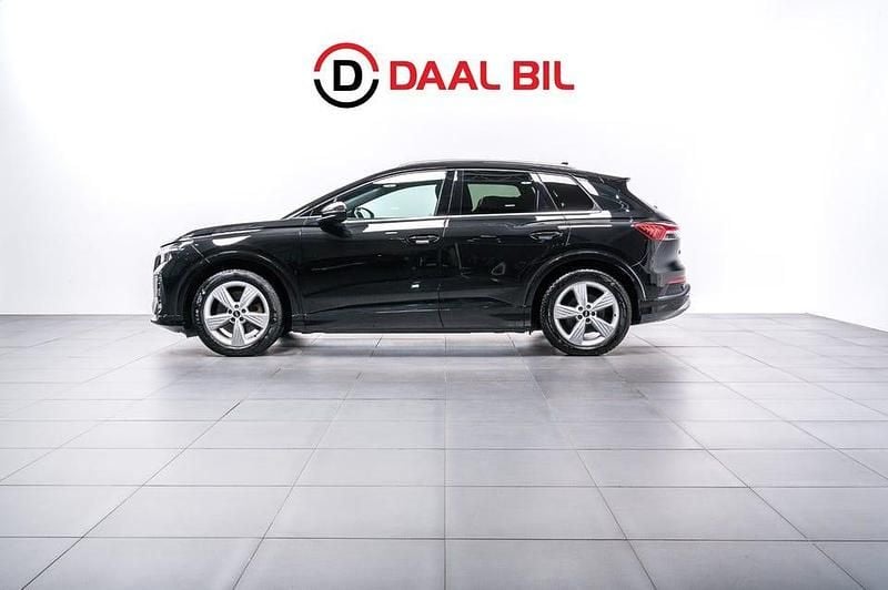 Svart Begagnad 2022 Audi Q4 e-tron Proline SUV | 379 700 kr (Superpris) - Bild 1/4