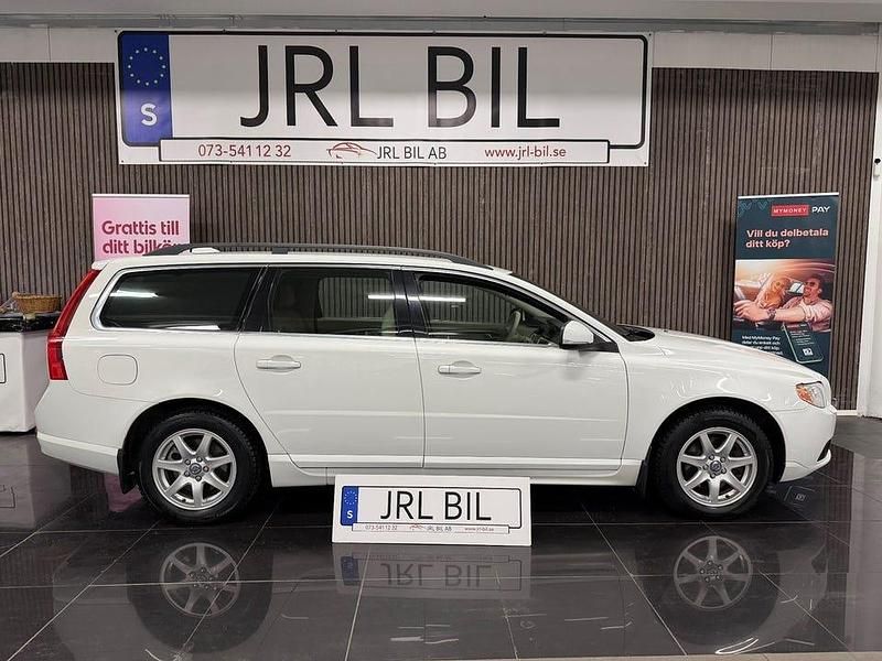 Vit Begagnad 2012 Volvo V70 Momentum Kombi | 54 900 kr (Superpris) - Bild 1/4
