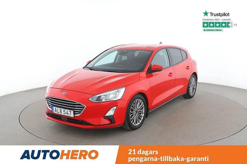 Röd Begagnad 2018 Ford Focus Trend Halvkombi | 112 000 kr (Marknadspris) - Bild 1/4