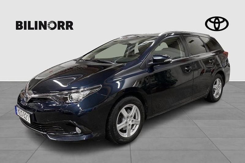 Mörkblå Begagnad 2016 Toyota Auris Touring Sports Kombi | 139 900 kr (Marknadspris) - Bild 1/4